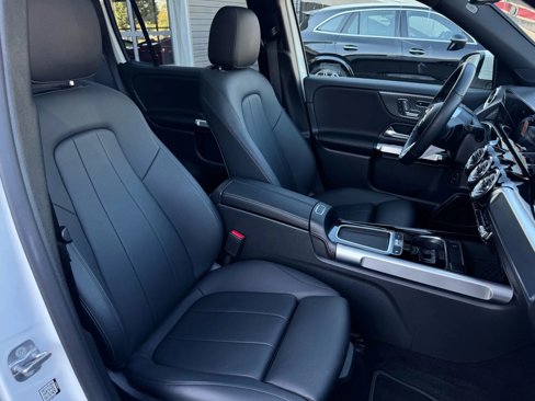 Used 2024 Mercedes-Benz GLB 250 4MATIC w/ Exclusive Package image 27