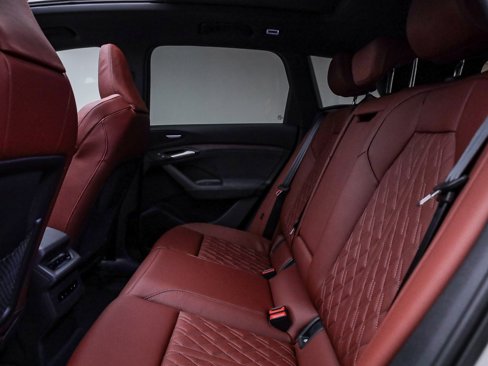 New 2025 Audi SQ6 e-tron Prestige image 21