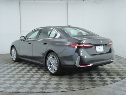 Used 2025 BMW 530i w/ Premium Package image 8