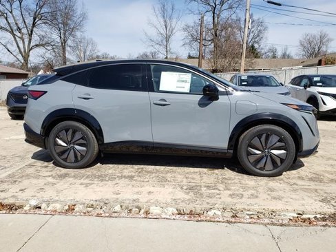 New 2025 Nissan Ariya AWD image 8