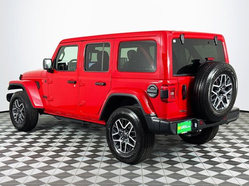 Used 2025 Jeep Wrangler Sahara image 6