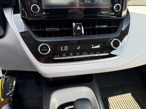 Used 2022 Toyota Corolla LE image 20