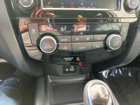 Used 2020 Nissan Rogue SV image 17