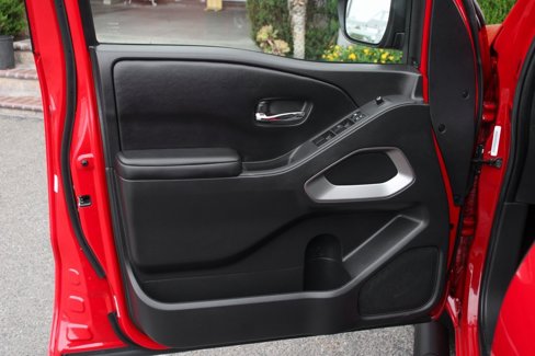 Used 2025 Nissan Frontier SV image 14