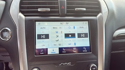 Used 2020 Ford Fusion SEL image 18