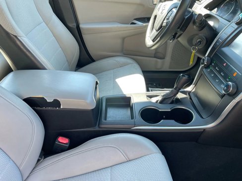 Used 2016 Toyota Camry SE image 28
