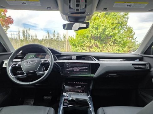 Used 2022 Audi e-tron Premium w/ Convenience Plus Package image 10