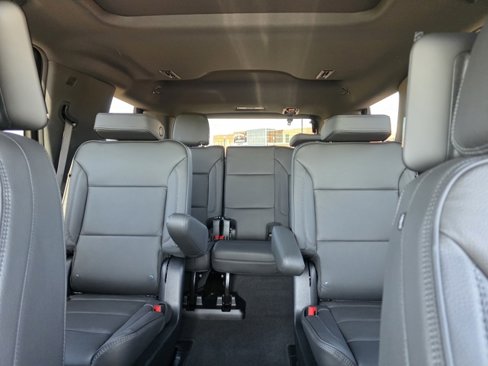 New 2025 GMC Yukon Denali w/ Denali Reserve Package image 17