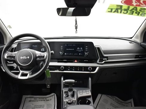 Used 2024 Kia Sportage LX image 19