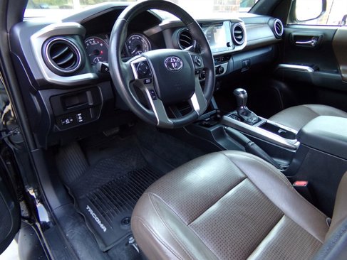 Used 2016 Toyota Tacoma Limited image 18