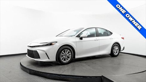 Used 2025 Toyota Camry LE image 2