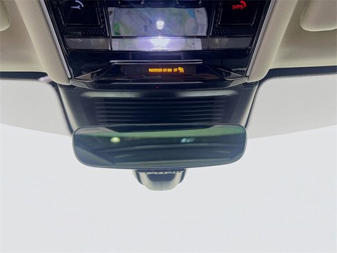 Used 2025 Land Rover Range Rover SE image 18