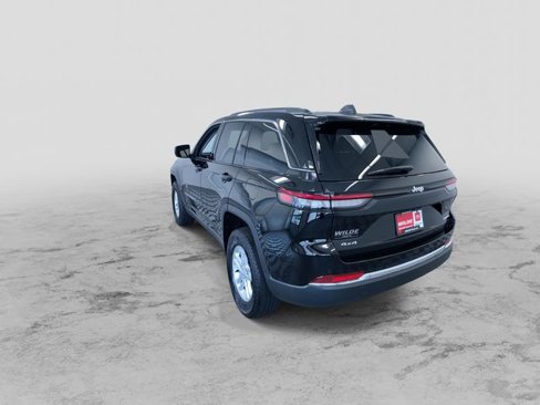 Used 2023 Jeep Grand Cherokee Laredo image 8