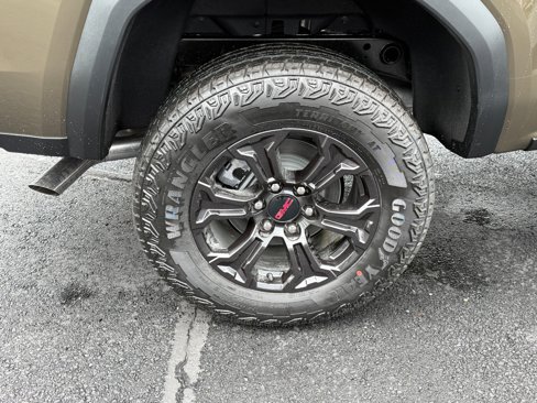 New 2025 GMC Canyon Elevation w/ Convenience Package image 11