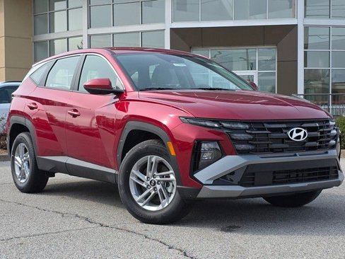 Certified 2025 Hyundai Tucson SE image 2