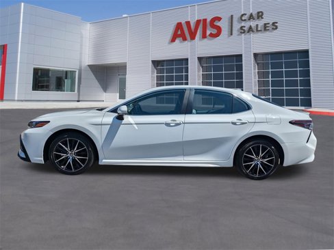 Used 2024 Toyota Camry SE image 10