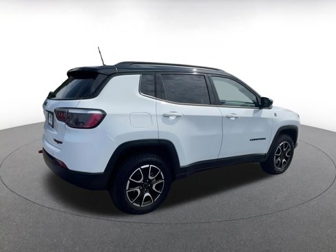 Used 2025 Jeep Compass Trailhawk image 15