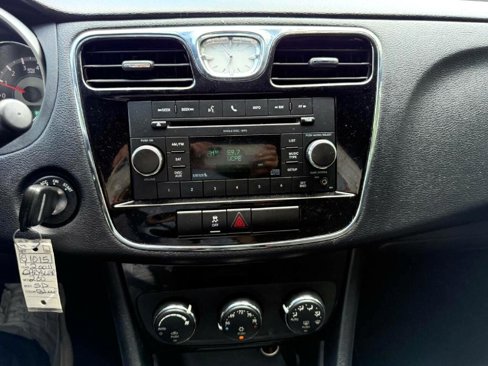 Used 2011 Chrysler 200 Touring image 15