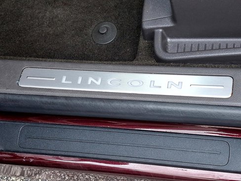 Used 2019 Lincoln Nautilus Reserve image 18