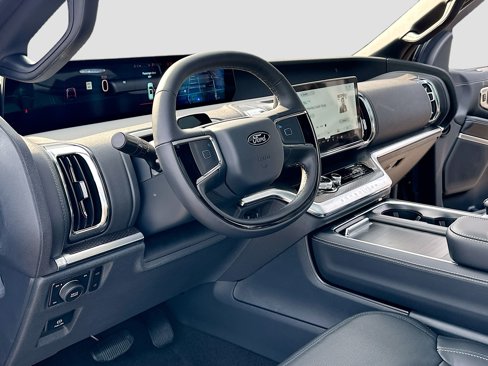 New 2025 Ford Expedition Platinum image 4