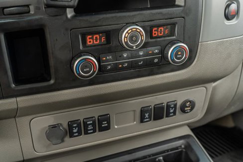 Used 2013 Nissan NV 3500 SL w/ Technology Pkg image 29