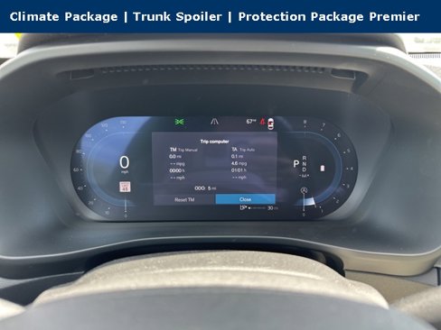 New 2025 Volvo XC40 B5 Ultra w/ Protection Package Premier image 17