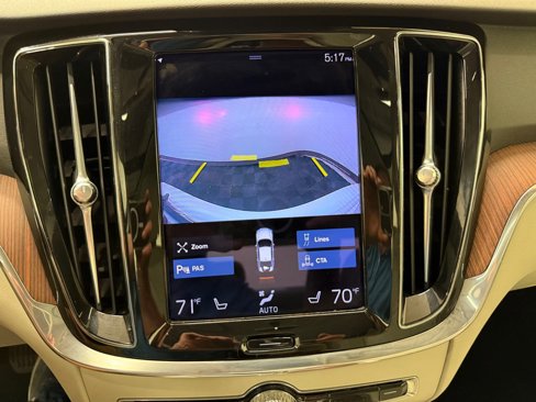 Used 2021 Volvo S60 T6 Momentum image 9