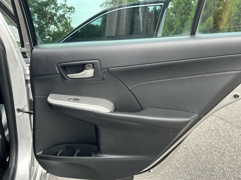Used 2014 Toyota Camry SE image 17