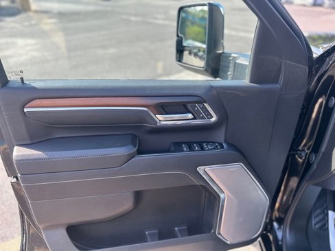 Used 2024 GMC Sierra 2500 Denali w/ Denali Reserve Package image 11