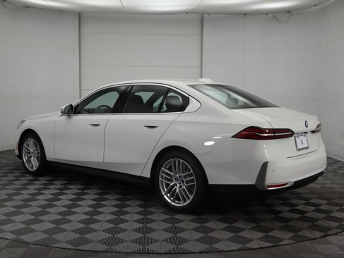 Used 2025 BMW 530i w/ Premium Package image 5
