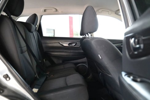 Used 2018 Nissan Rogue SV w/ Premium Package image 15