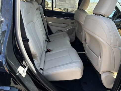 New 2025 Jeep Grand Cherokee Limited w/ Luxury Tech Group II image 15