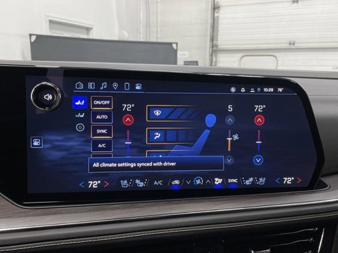 New 2025 Chevrolet Suburban Premier image 21