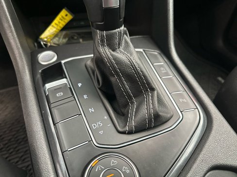 Used 2021 Volkswagen Tiguan SE R-Line image 28