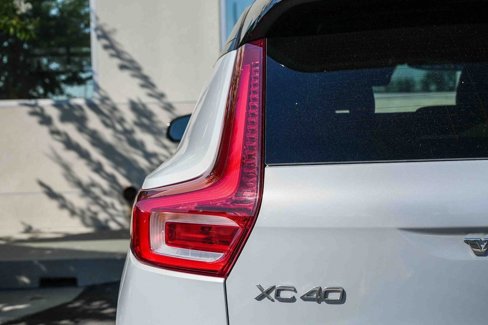 Used 2022 Volvo XC40 T5 R-Design image 7