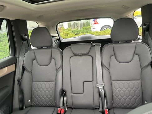 Certified 2025 Volvo XC90 B5 Plus image 31