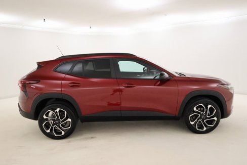 Certified 2024 Chevrolet Trax RS w/ Driver Confidence Package image 2