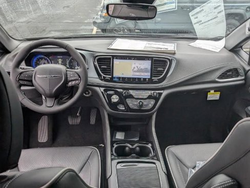 New 2026 Chrysler Pacifica Limited image 11