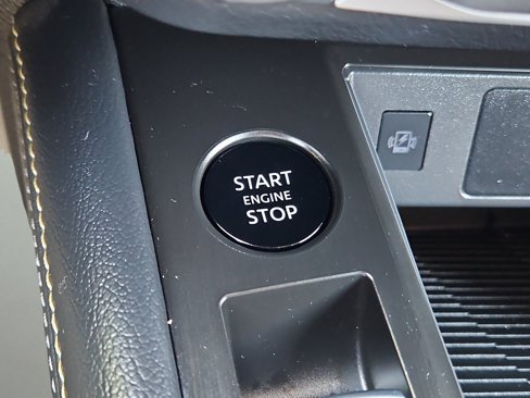 Used 2025 Nissan Kicks SV image 10