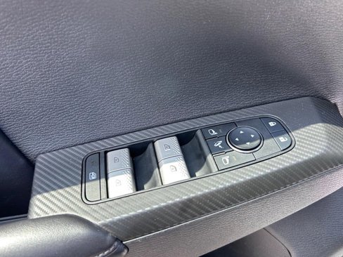 Used 2024 Mitsubishi Outlander AWD image 17