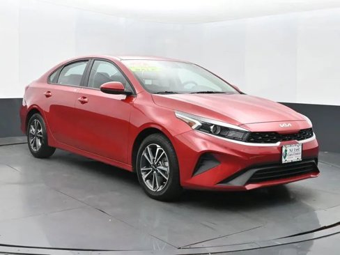 Used 2024 Kia Forte LXS image 2