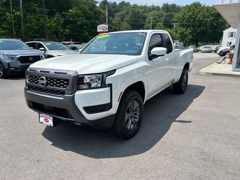 Used 2025 Nissan Frontier SV image 5