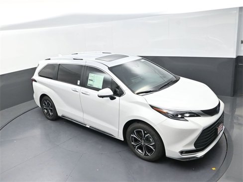 New 2025 Toyota Sienna Platinum image 17
