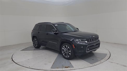 New 2025 Jeep Grand Cherokee Overland w/ Luxury Tech Group IV image 3
