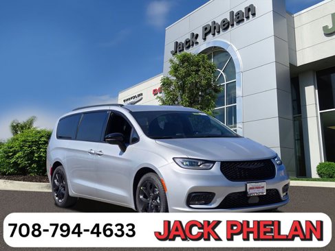 New 2026 Chrysler Pacifica Select image 1