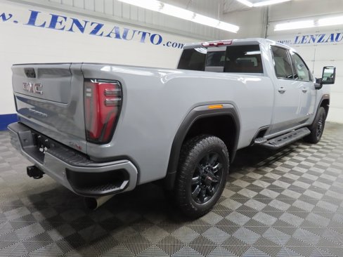 Used 2025 GMC Sierra 2500 AT4 image 4