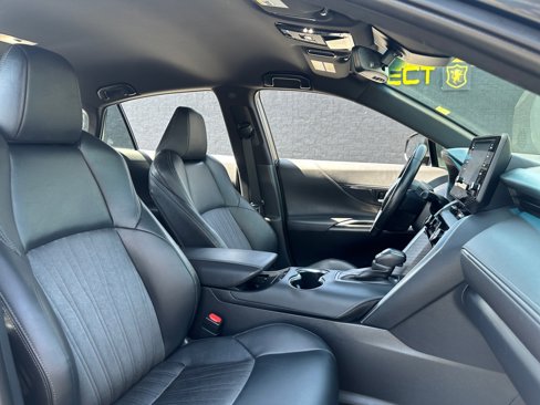 Used 2021 Toyota Venza XLE image 19