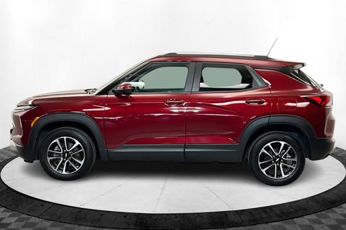 Used 2025 Chevrolet TrailBlazer LT w/ LT Cold Weather Package image 2