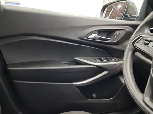 Used 2024 Chevrolet Trax LS w/ LS Convenience Package image 16