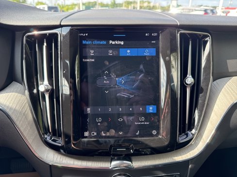 Certified 2025 Volvo XC60 B5 Plus image 25